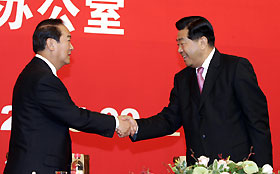 Jia Qinglin, chairman of the National Committee of the CPPCC, shakes hands with James Soong, chairman of Taiwan抯 People First Party, yesterday in Shanghai.		 GAO ERQIANG
