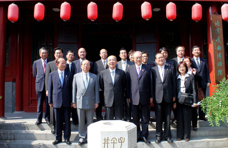 Wu Poh-hsiung (3rd L, front), Kuomintang (KMT) Chairman, poses with members of KMT delegation while visiting the Huguang Guildhall in Beijing, capital of China, on May 25, 2009. A KMT delegation headed by Wu arrived in Beijing on Monday for an visit on the mainland.