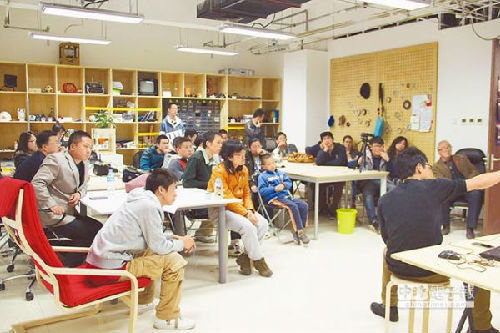北京中關村內，每天都有創業大學生，向資金代理人展示夢想。（圖片來源：臺灣《中國時報》）