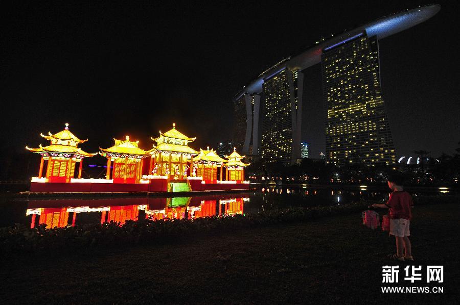（國際）（1）新加坡濱海灣花園舉行中秋節燈會亮燈儀式