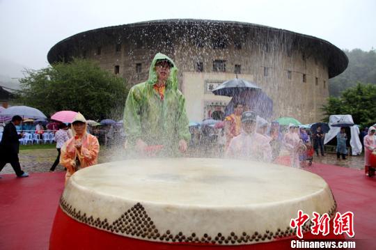 海峽客家（永定）風情節：心手相連一家親