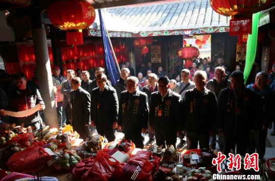 臺灣百人宗親團返閩謁祖 慶賀簡氏大宗祠完成翻修