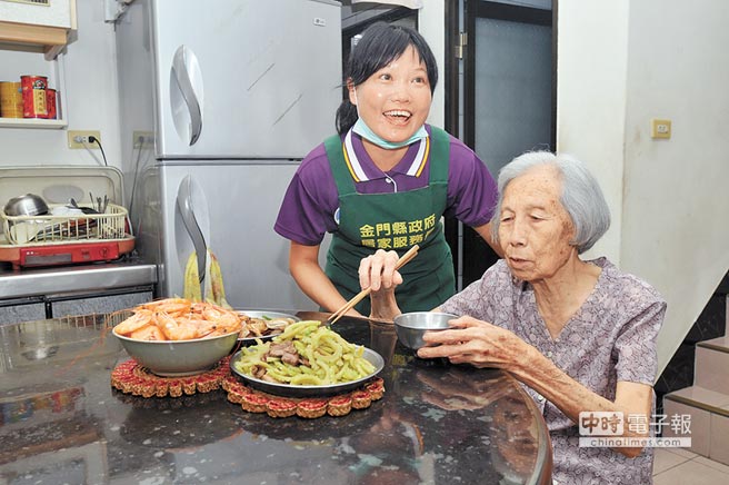 大陸配偶在臺灣擔任居服員