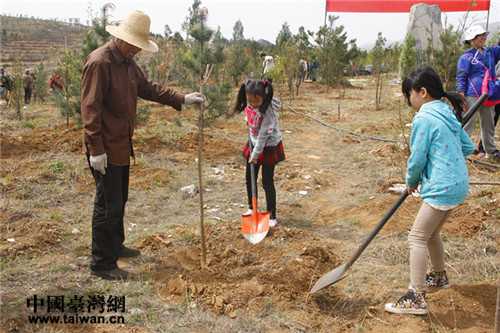 在京臺胞開展義務植樹活動 共植“同心樹”