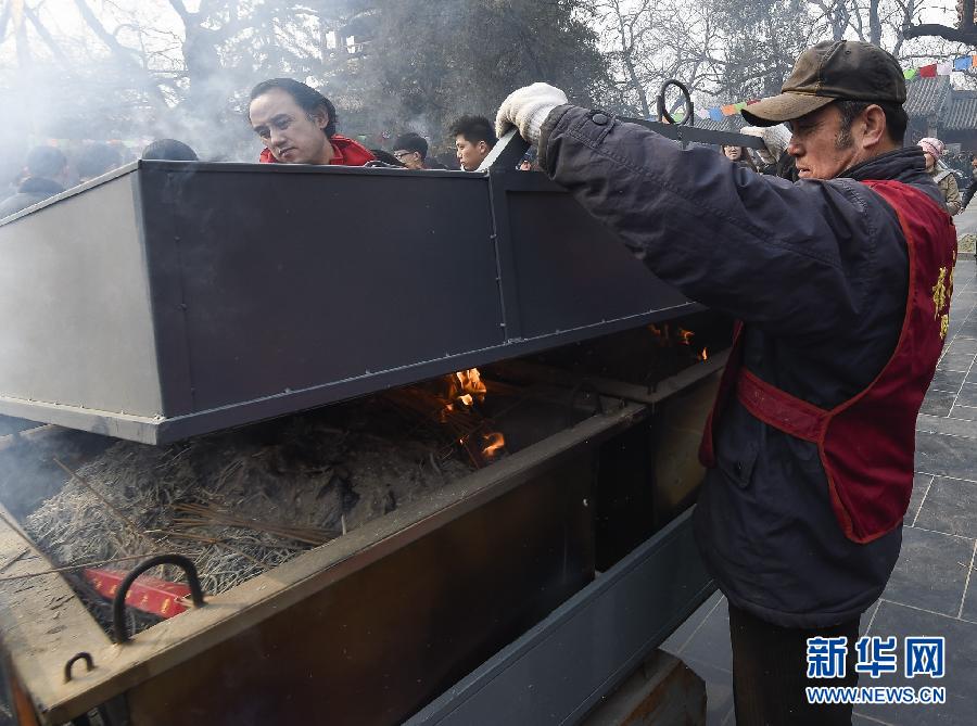 劉志忠：春節值守雍和宮只為“圖個樂”