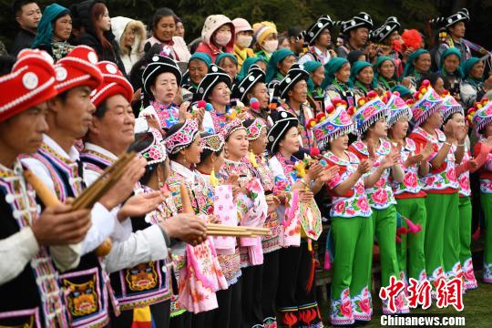 傳承300餘年天峰山歌會大理啟幕3萬人演繹“情天歌海”