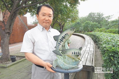 臺媒曝馬英九伴手禮“臺灣藍鵲”出自47歲陶藝家