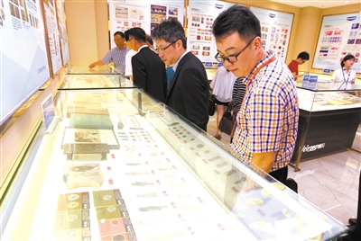 百名臺商在蒼南博物館參觀了解蒼南的歷史文化。