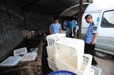 火鹼泡製“美白豬蹄”流入批發市場