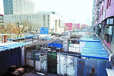 北京黃金地段現“空中違建棚戶區” 盤踞近10年