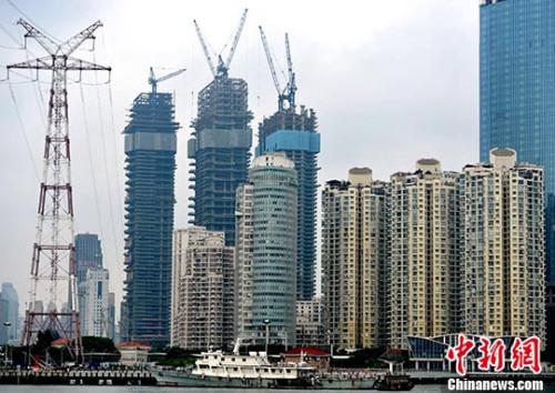 媒體六問樓市：什麼原因推高房價 限購限貸有效嗎