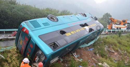 貴州一客車側翻 事故造成9人死亡11人受傷