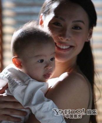 富婆女星身家大揭秘 李小璐開5家超市年入上億
