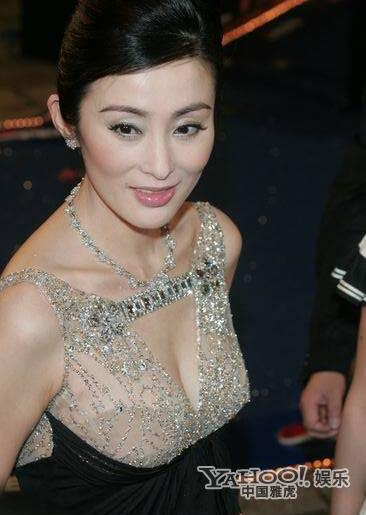 富婆女星身家大揭秘 李小璐開5家超市年入上億