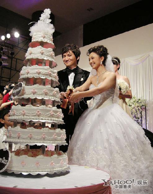富婆女星身家大揭秘 李小璐開5家超市年入上億