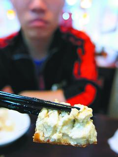 女食客兩年舉報20家餐廳均稱吃到頭髮