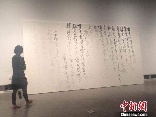 書法家邱振中杭辦展談提筆忘字:藝術不會消逝 書法家邱振中杭辦展談提筆忘字:藝術不會消逝