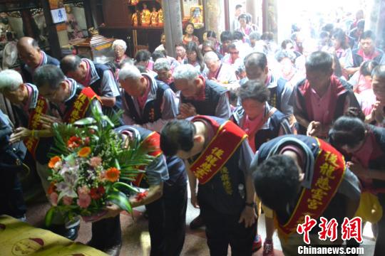 臺灣苗栗慈雲宮140余名信眾齊聚湄洲謁媽祖