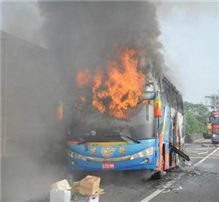 臺灣一遊覽車起火面目全非