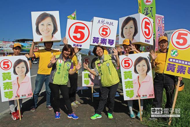 選舉出奇招 民進黨候選人用“超級大頭帽”博眼球（圖）