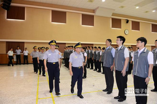 臺灣2016“大選”參選人隨扈成軍女警官成焦點