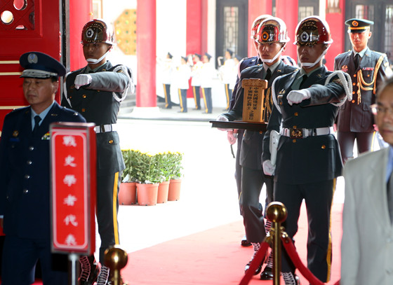 臺灣迎遠征軍緬甸陣亡將士英靈入“忠烈祠”