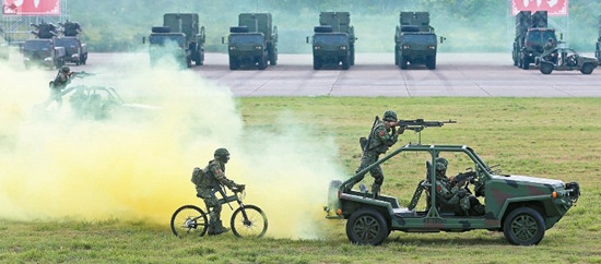 臺灣紀念抗戰閱兵預演 多種武器首度亮相(圖)