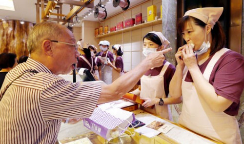 餿水油讓臺百年老店遭“砸餅”網友感慨臺灣人現原形