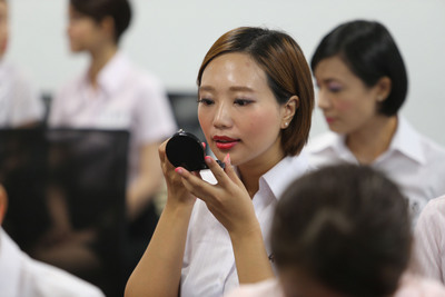 臺灣華信航空招聘空服員 高學歷美女吸睛