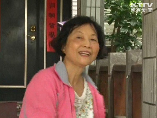 臺媒曝葉世文妻子勤儉生活 吃60元自助餐穿百元衣