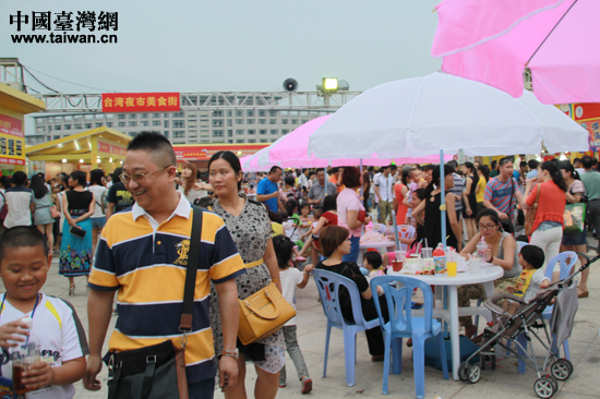 臺灣夜市小吃以其無可抵擋的魅力吸引著各路民眾紛至遝來