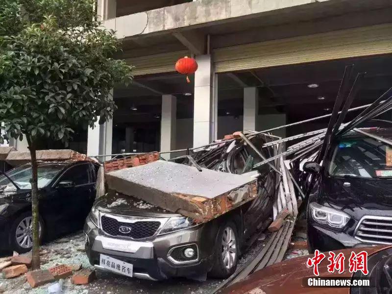 桂林臨桂突遭狂風暴雨襲擊 二手車市場損失慘重