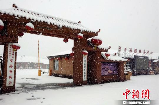 中國北疆四月飛雪冰雪奇觀俏爭春色