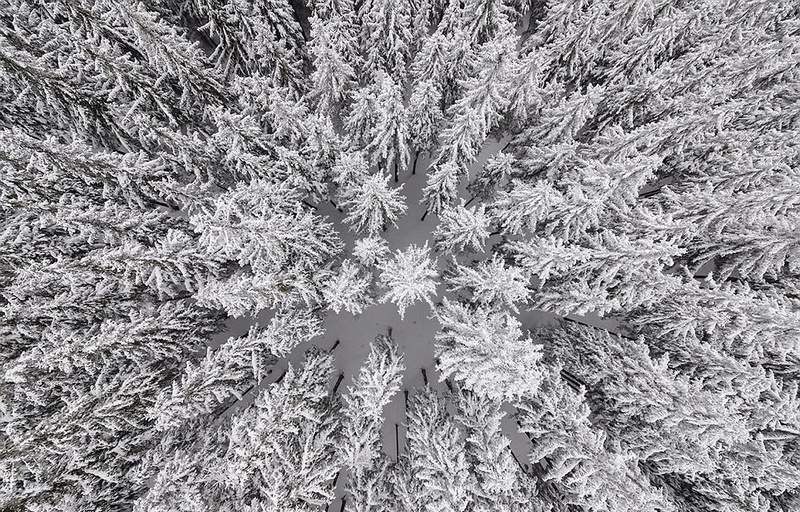 波蘭建築師航拍冰雪世界 “凍”人心魄