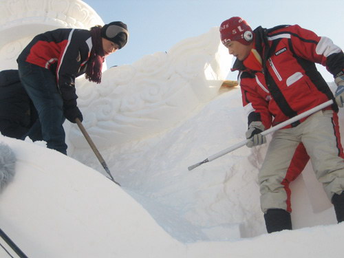 邱心志今冬與雪結緣被困橫店不忘鼓勵災民(圖)