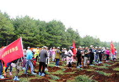 雲臺同胞攜手植樹 共建美好家園