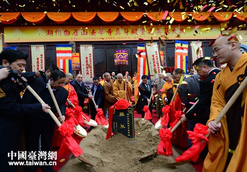 星雲大師為真身殿重建揮土奠基