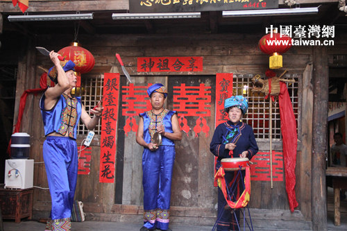 採訪團觀看女兒城非物質文化遺産表演