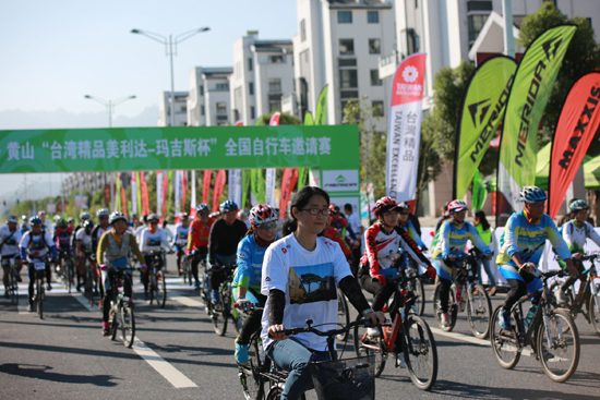 車架與前叉的重量僅1公斤的頂級公路自行車、可單手折疊的攜帶型跑步機、防蚊蟲且抗UV的“蚊瘋不動”戶外裝，還有能準確偵測心房顫動、預知中風的血壓計，行李箱造型、能提供緊急醫療用電與戶外電力的“可攜式的儲能系統”、首度全車採用航空等級超輕量碳纖維的折疊車等等，現場展品琳瑯滿目，新穎的理念和精巧的設計都讓人讚嘆不已。