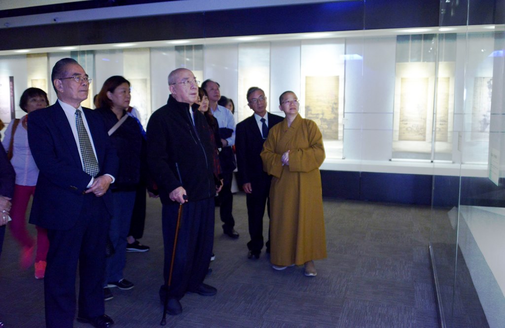 吳伯雄先生等參觀“山東博物館藏揚州畫派精品展”