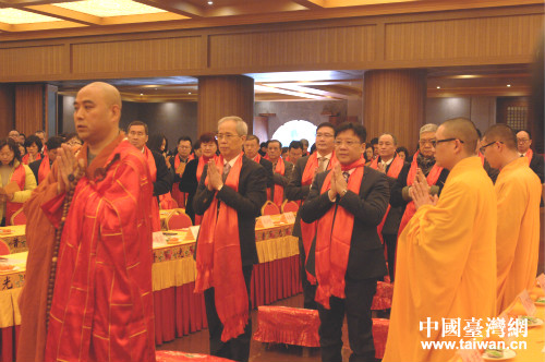 靜安寺住持慧明法師率眾臺胞舉行祈福儀式