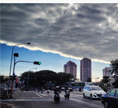 臺灣出現“陰陽天”奇景 天空被一分為二