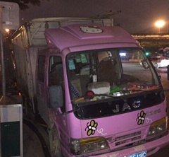 粉色車身配hellokitty 福州街頭現萌係貨車