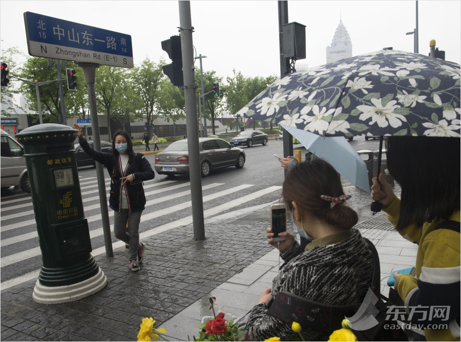 外灘“網紅”郵筒鹿角被拆　何時亮相還是未知數