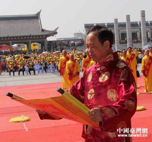 客屬代表宣讀祭文。