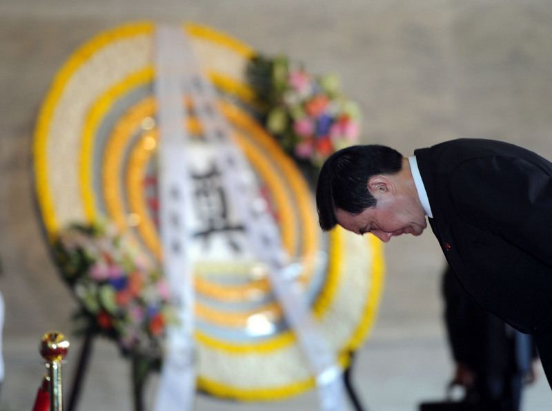 馬英九3日在臺北圓山忠烈祠主持中樞秋祭忠烈殉職人員，同時祭拜當年在緬甸戰區英勇犧牲的遠征軍英靈。