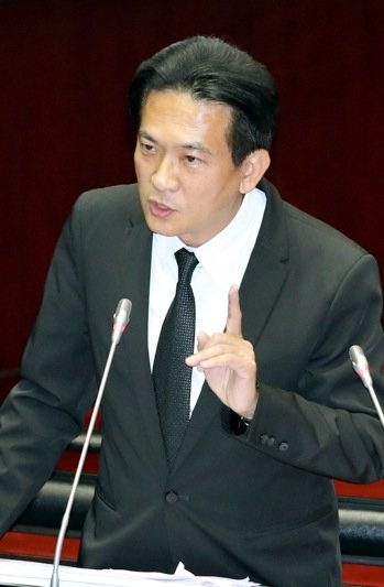 “綠委”瘋狂拼業績 就任不到2月猛提42案