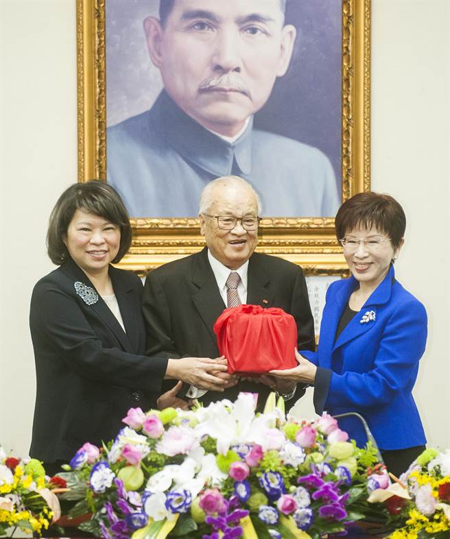 洪秀柱就職國民黨主席 宣示重建戰鬥團隊