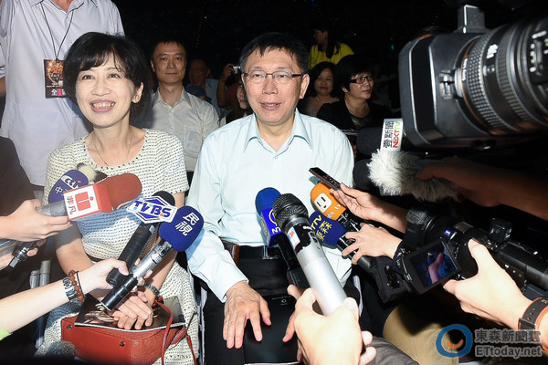 臺北市長柯文哲“香港無聊”説惹議 妻：替他捏把冷汗