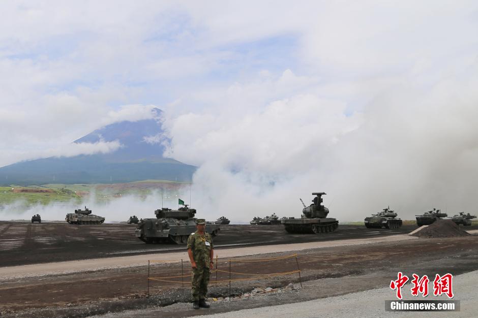 日本舉行2014富士軍演 陸海空齊上陣練“奪島